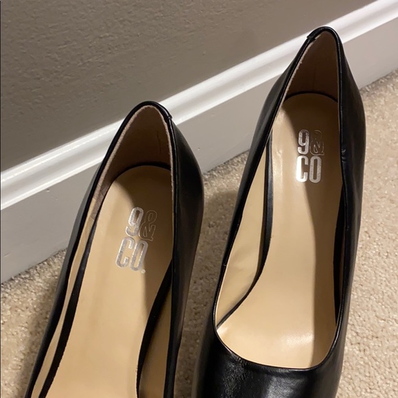 9 & CO black leather stilettos - Picture 2 of 2